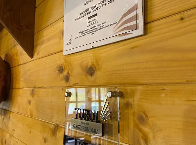 宾馆 Fakanalas Fogado Pásztó